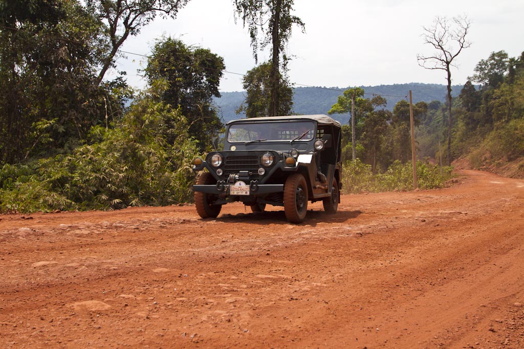 Oldtimer Jeep Cardamnon Mountains Kambodscha