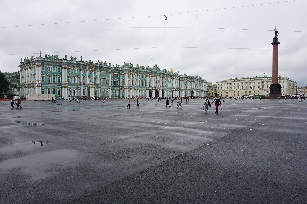 Blick auf die Eremitage in St. Petersburg, Russland 