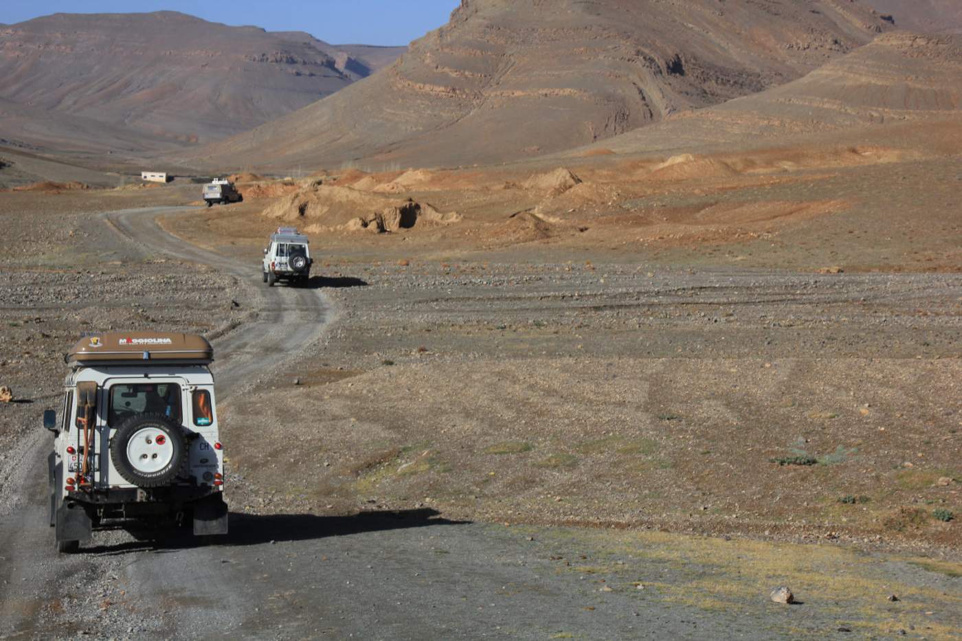 Mit dem Geländewagen Offroad durch die bergigen Landschaften Marokkos