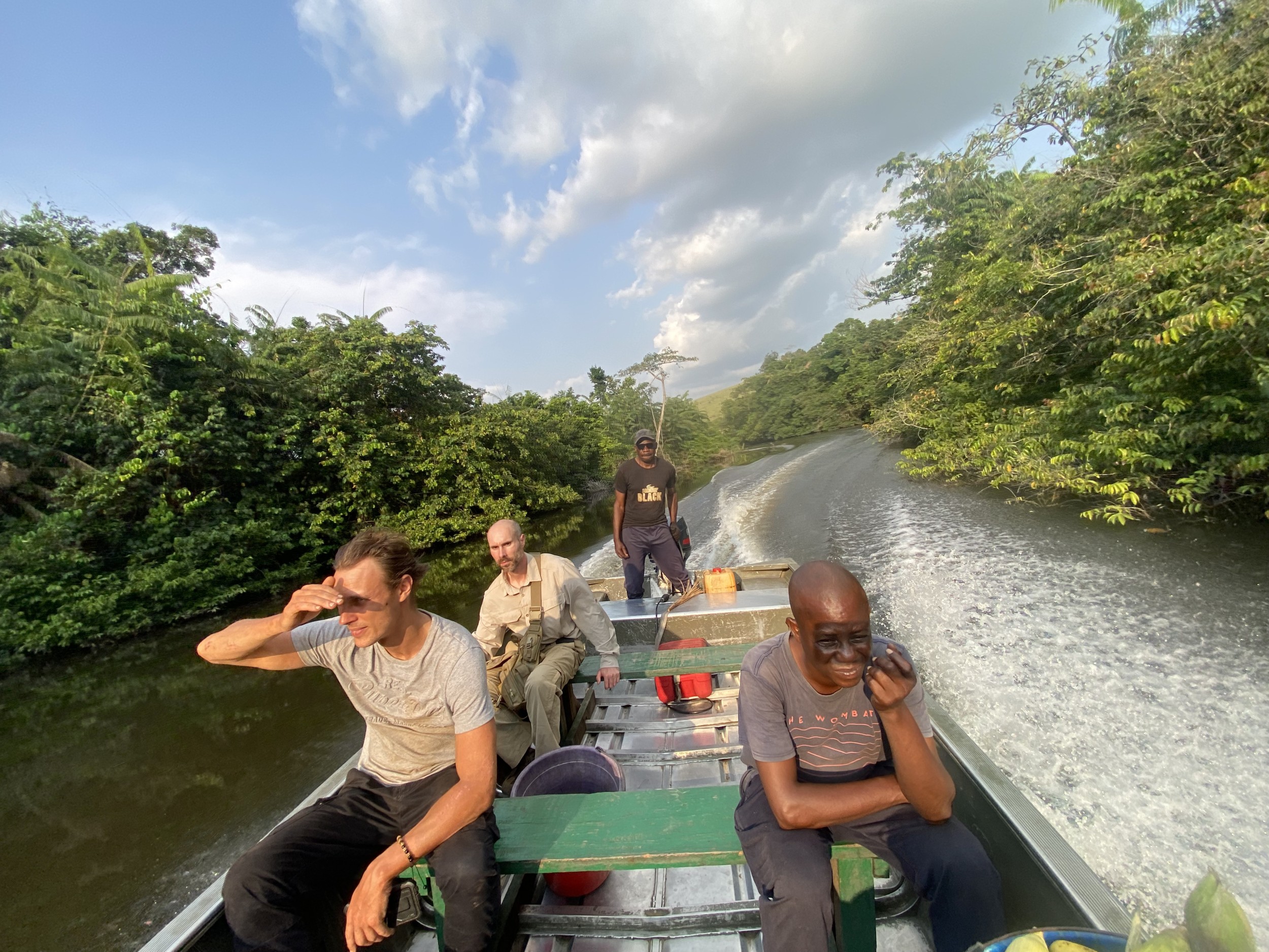 Bootsfahrt zu den Lowland Gorillas Im Kongo
