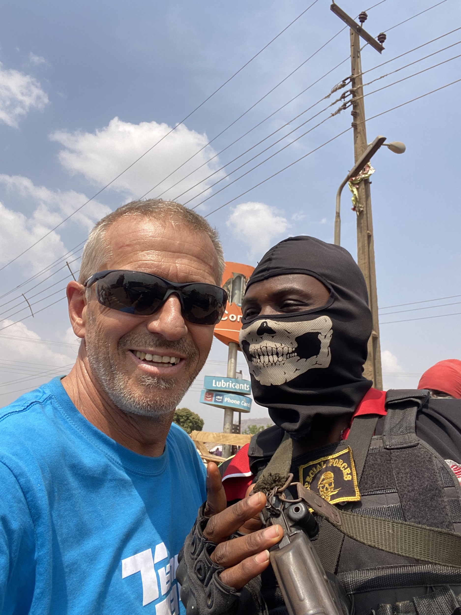 Joes Sicherheitsdienst aus alten Zeiten Begleitgruppe in Lagos und Nigeria