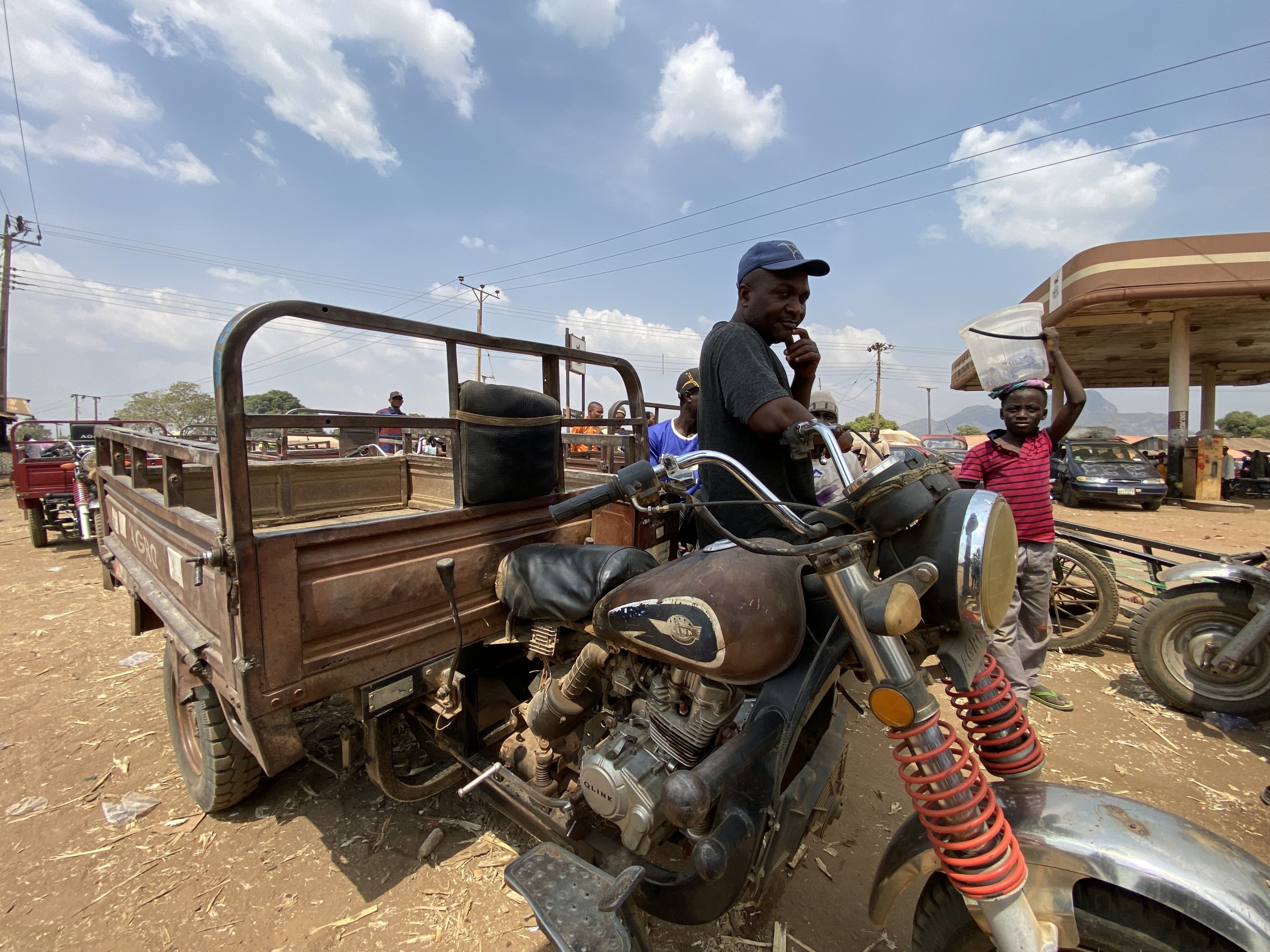 Transport mittel und Taxi auf der Transafrika Route Go West
