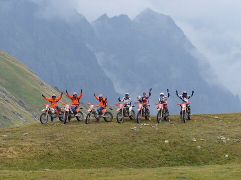 Viajes en moto Georgia: vive el enduro y el offroad en el Cáucaso