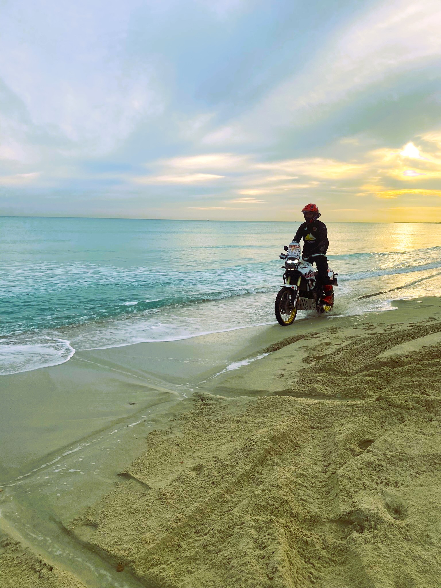 Motorradreise Tunesien am Strand auf der Insel Djerba