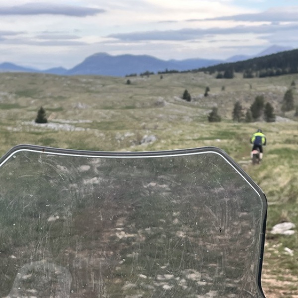 Endurotour Bosnien, Enduro auf Bergweide