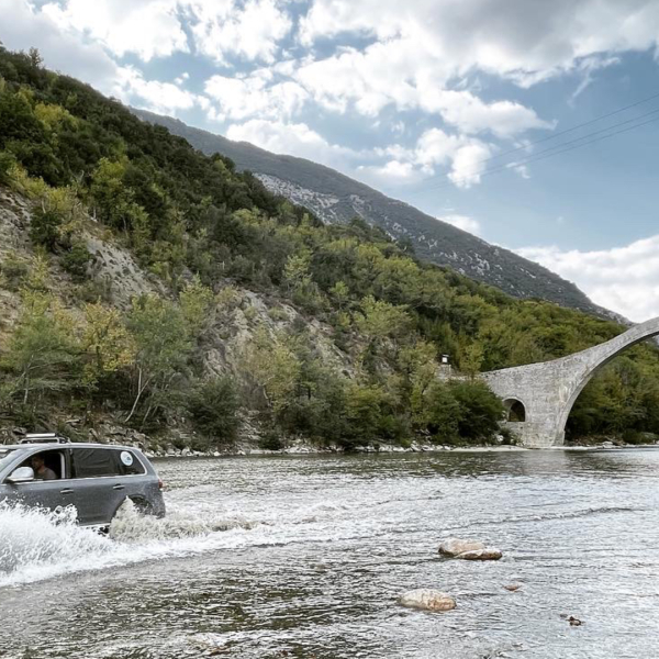 Offroad-Reisen Europa Berglandschaft Klöster Architektur