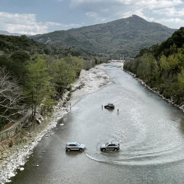 Offroad-Reisen Europa Gebirgspfad Plaka-Brücke Mittelmeer