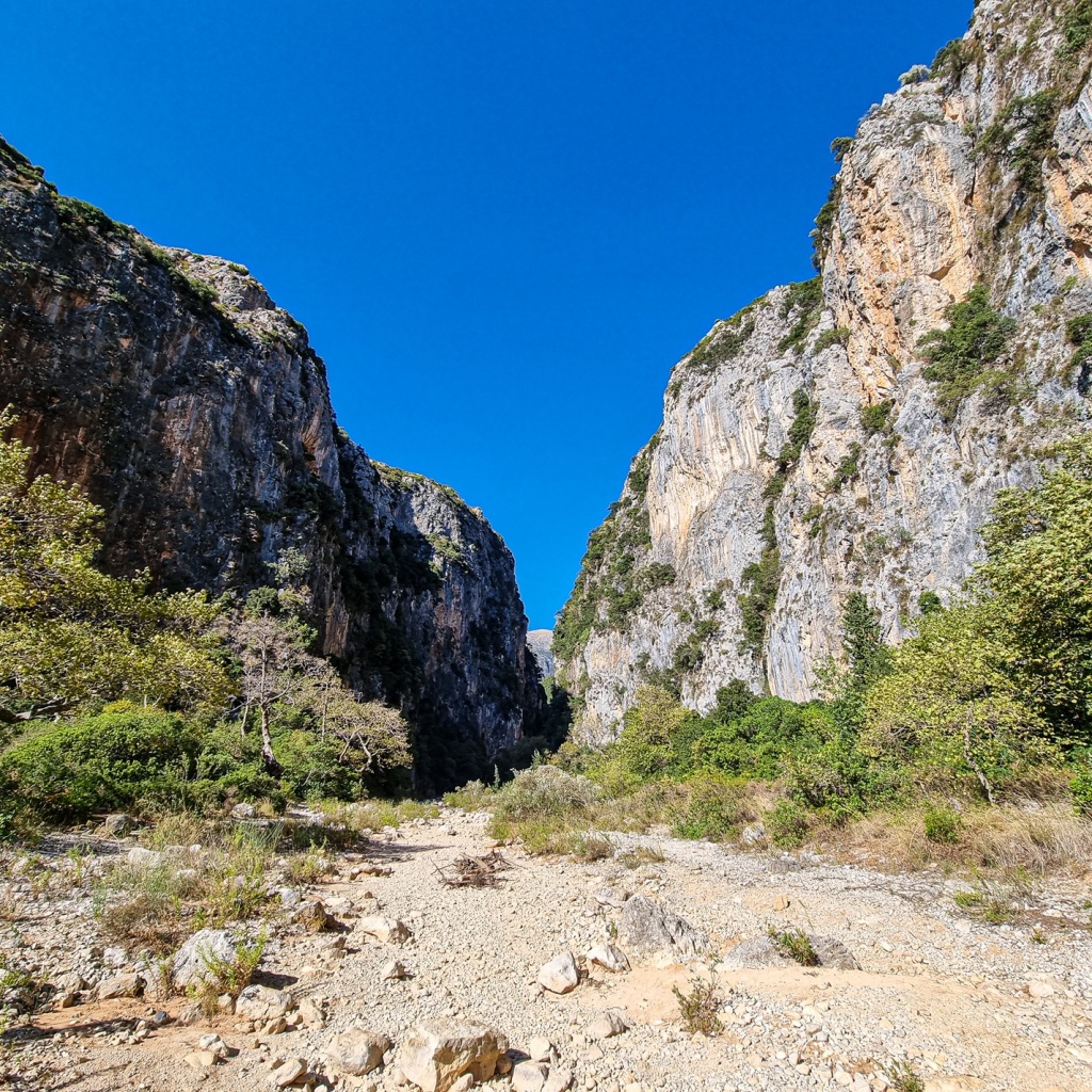 Offroad-Reisen Balkan Bergdörfer Natur Bergsee