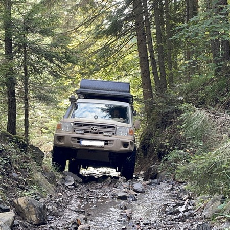 Inesquecíveis viagens off-road 4x4 nos Balcãs com OVERCROSS