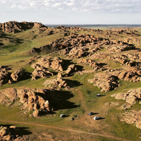 Offroad-Reisen Mongolei Geierschlucht Felswänden Highlights