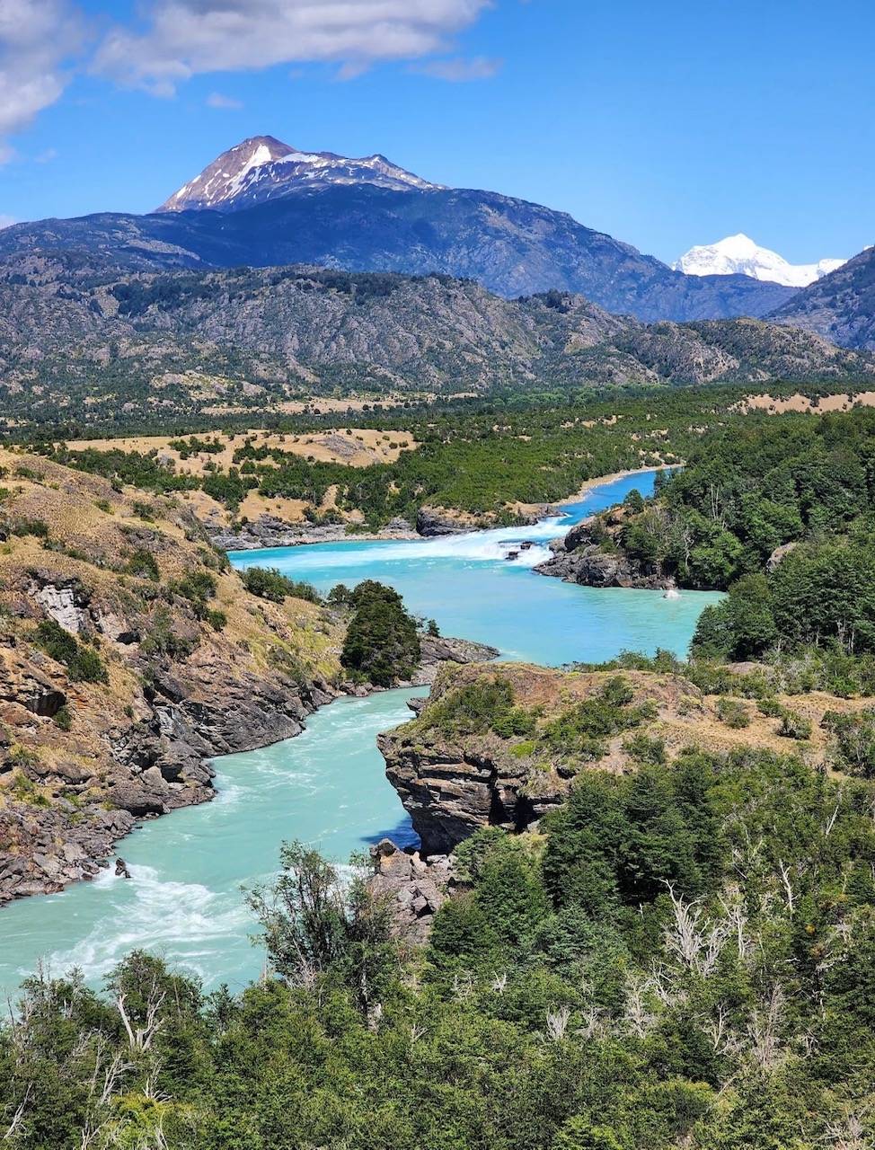 Ausblick auf die Stromschnellen des Rio Baker während der Endurotour