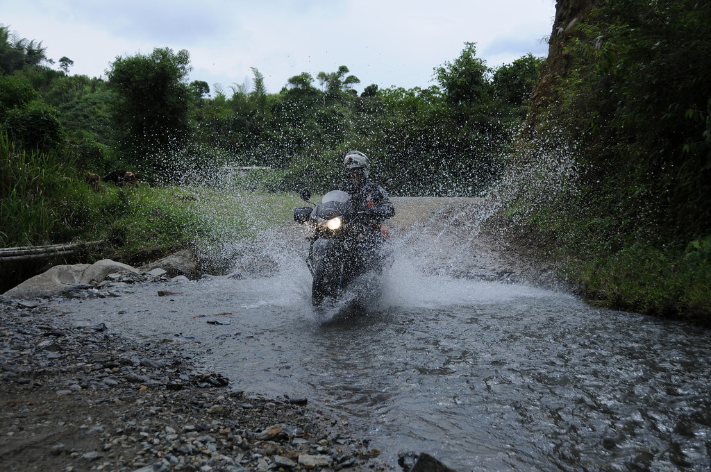 Wasserdurchfahrt auf unserer Motorradreise in Südamerika