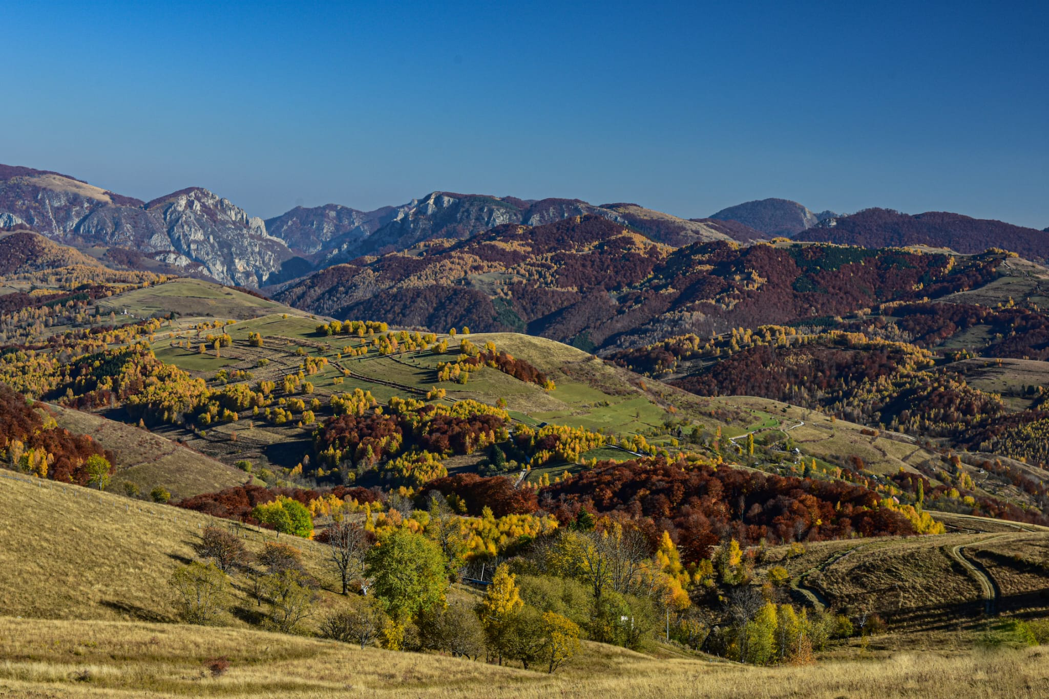 Wir genießen das Bergpanorama der Karpaten auf unserer 4x4 Offroad Komfort Tour durch Rumänien
