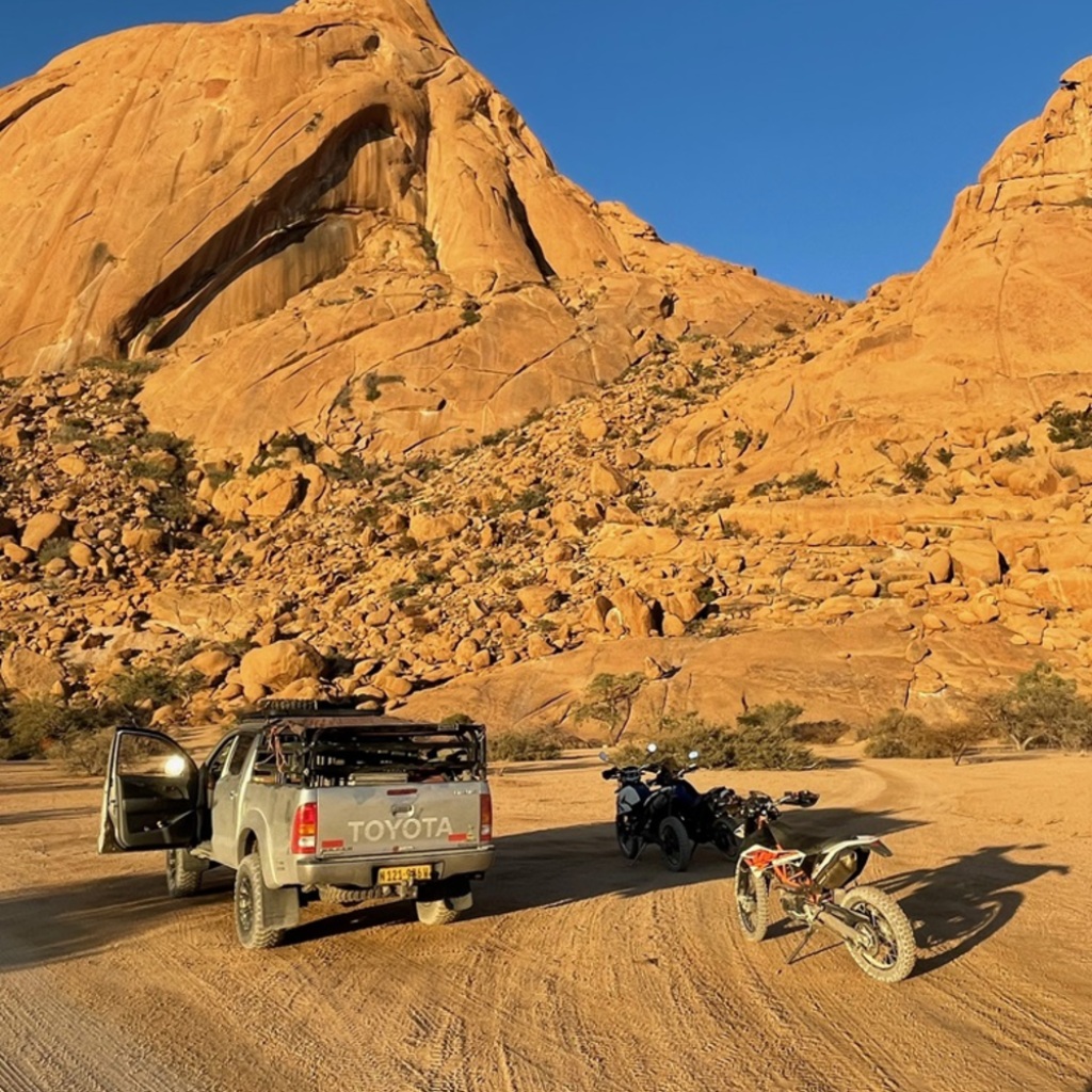 Motorradreisen Namibia Windhoek Einkäufe Abendessen