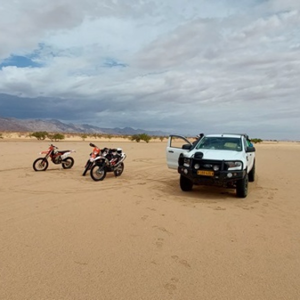 Motorradreisen Namibia Rückkehr tierreiche Flusslauf