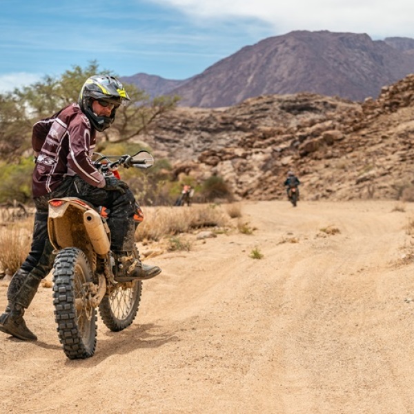 Motorradreisen Namibia Kamanjab Transfer Frühstück Abendessen
