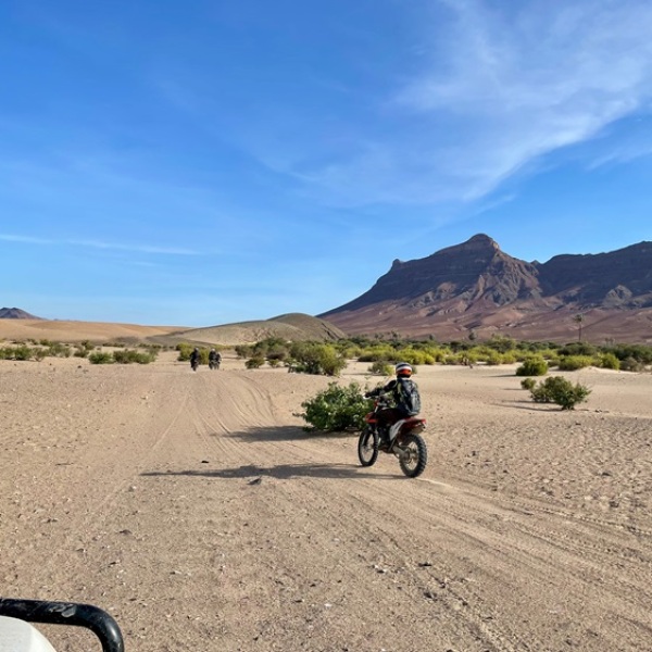 Motorradreisen Namibia Herausforderung Wüstenlandschaft Unterkunft