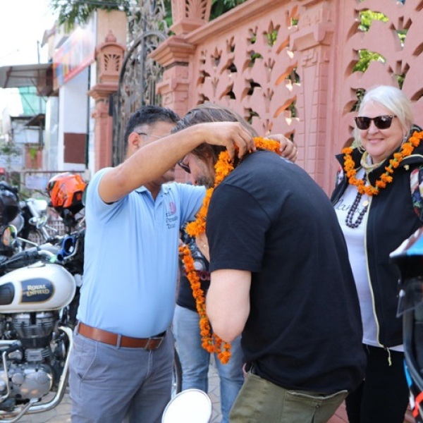 Motorradreisen Indien Udaipur Bootsfahrt Jagdish-Tempel