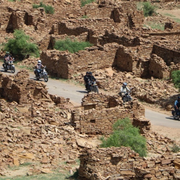 Motorradreisen Indien Deogarh Kumbalgarh Motorräder