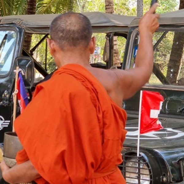 Offroad-Reisen Kambodscha Sonnenuntergang Abschiedsessen Jeep