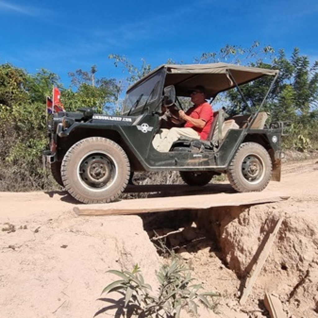 Oldtimer-Jeep-Abenteuer in Kambodscha