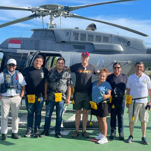 Motorradreisen Indonesien Insel Rallye Abendessen