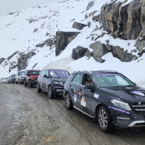 Offroad-Reisen Indien Pangong Abenteuerreise Kontrollen