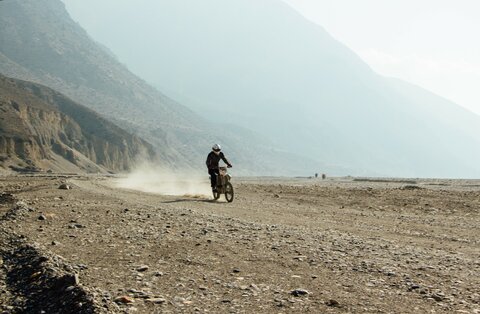 Viajes en moto Nepal: aventura en el Himalaya y Mustang