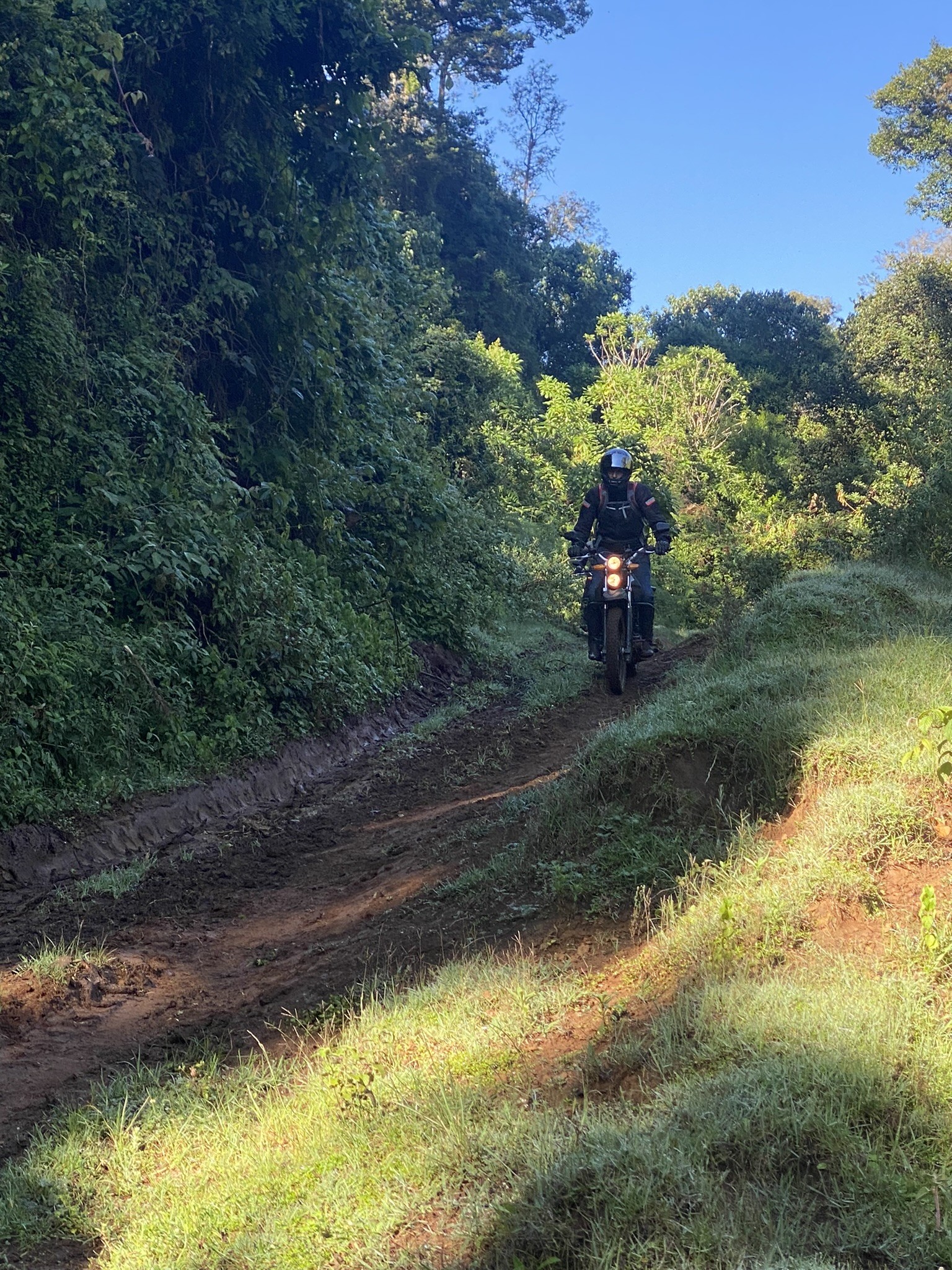 Enduro-Tour auf Pisten durch Kenia