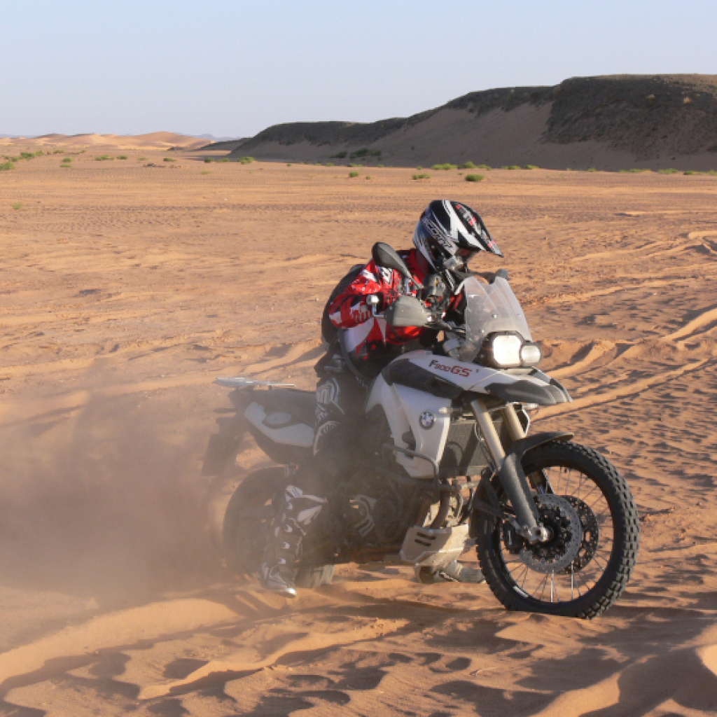 Motorradreisen Afrika Metropole staubigen Fluss