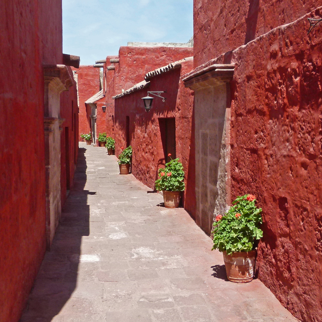 Motorradreisen Peru Arequipa Tuff weiß