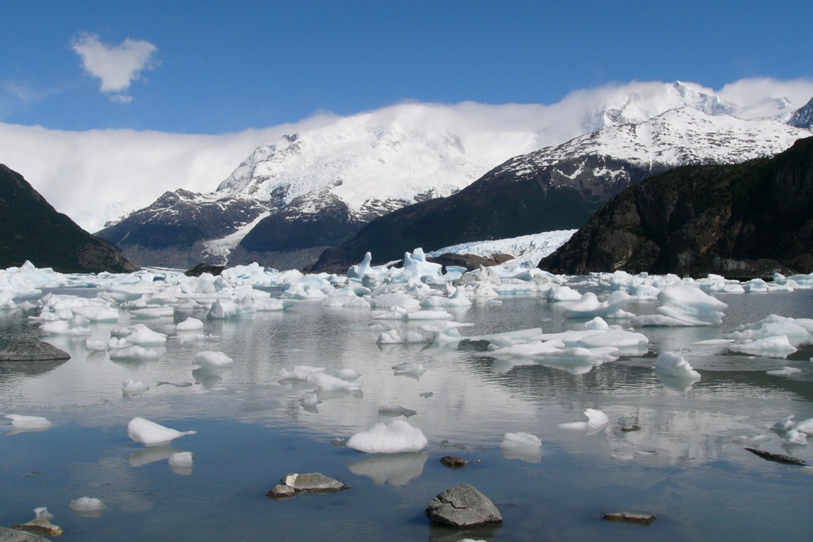  El Calafate: Kleine Stadt, ideal für Ausflüge zu den beeindruckenden Gletschern Patagoniens.