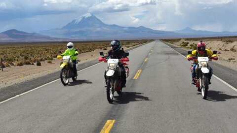 Motorradreisen in Bolivien: Abenteuer zwischen Anden und Salzwüste