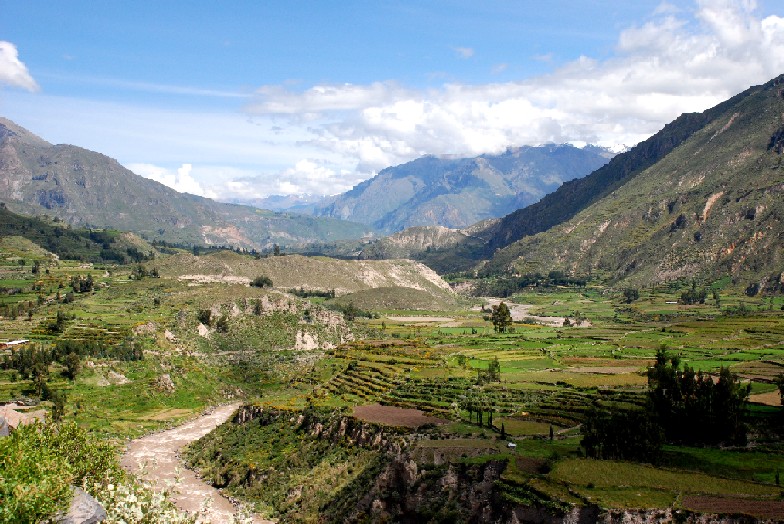 Colca Canyon, Peru: Tiefste Schlucht mit atemberaubenden Ausblicken und majestätischen Kondoren
