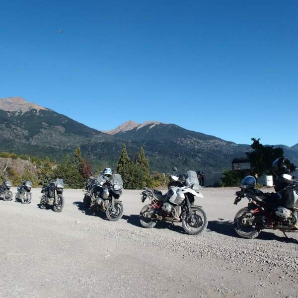 Motorradreisen Chile Lago Wasserfall zackigen