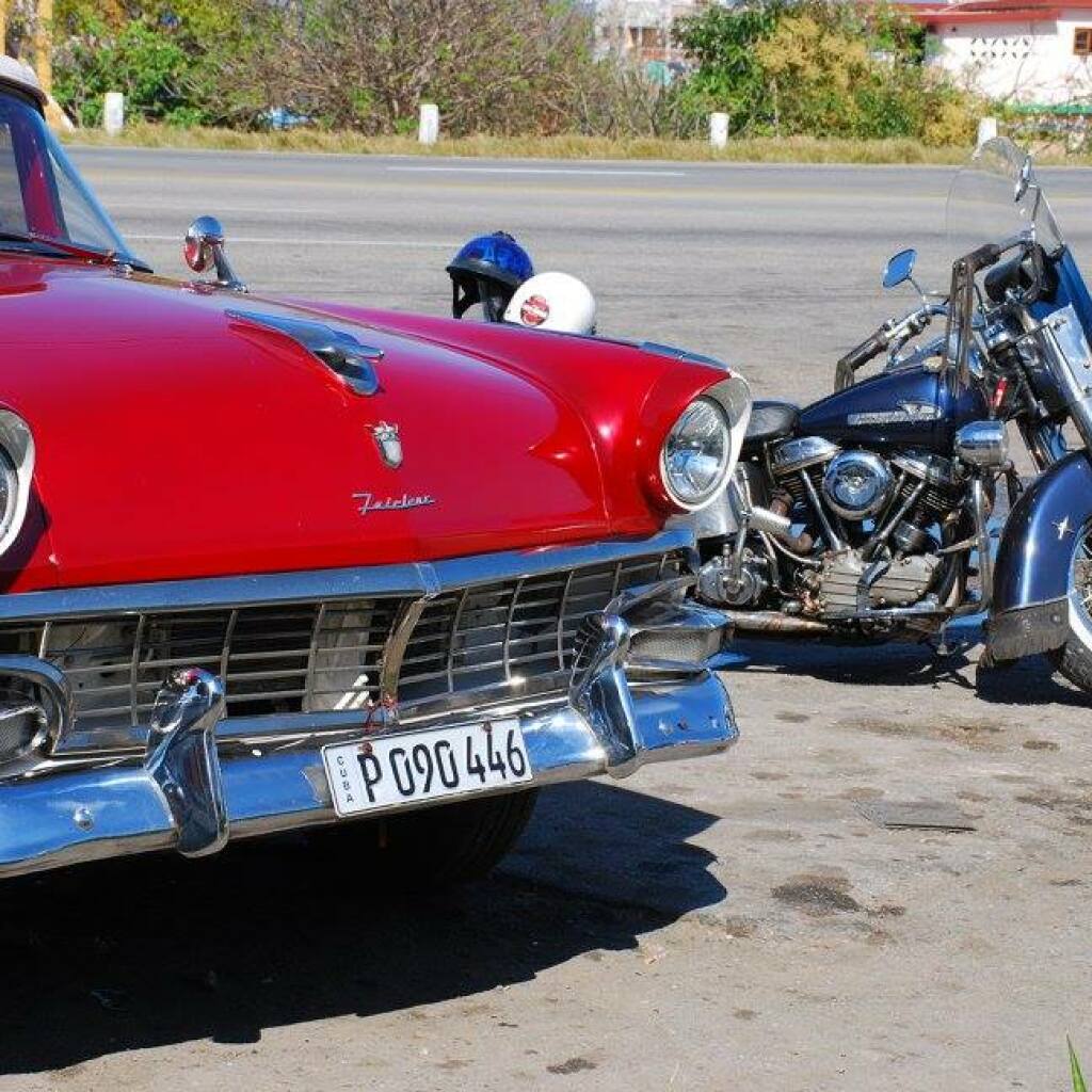 Motorradreisen Kuba Harley-Davidson Altstadt Mittagessen
