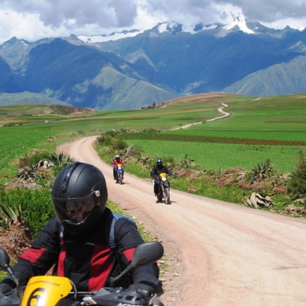 Motorradreisen Suedamerika Colca Vulkan Bergdorf