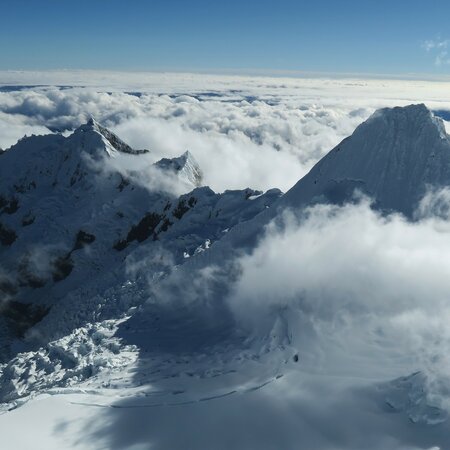 Alpamayo und Nevado Pisco in der Cordillera Blanca