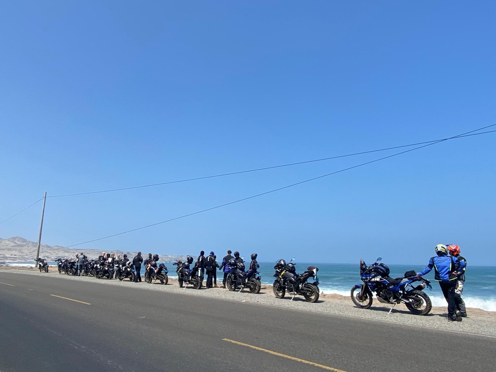 Panamericana mit motorradfahrer unterwegs