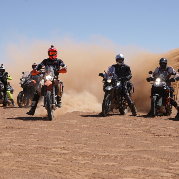 Endurotour Marokko, Enduroreisegruppe in der Wüste