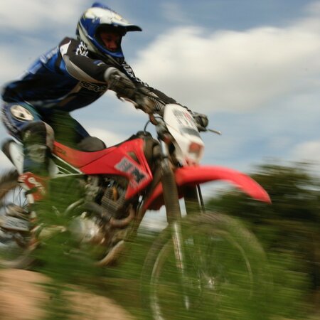 Entraînement d'enduro de voyage pour grandes motos