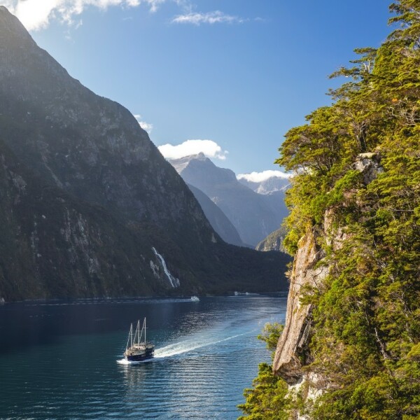 Erlebnis-Reisen Neuseeland Alpenlandschaften Wasserfällen Glühwürmchenhöhlen