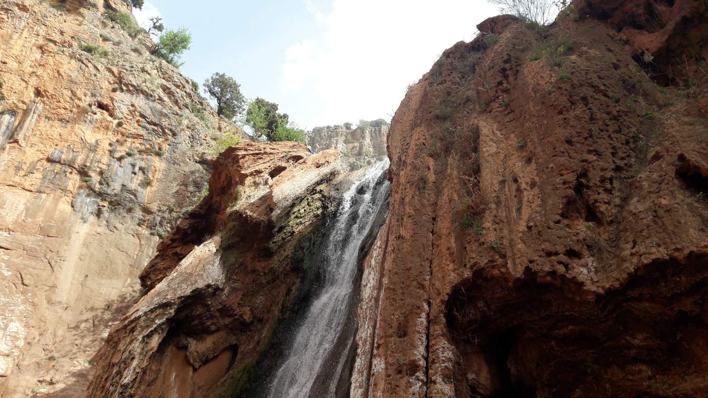 wasserfall im mittleren atlas auf der 4x4 expedition nach dakar mit overcross