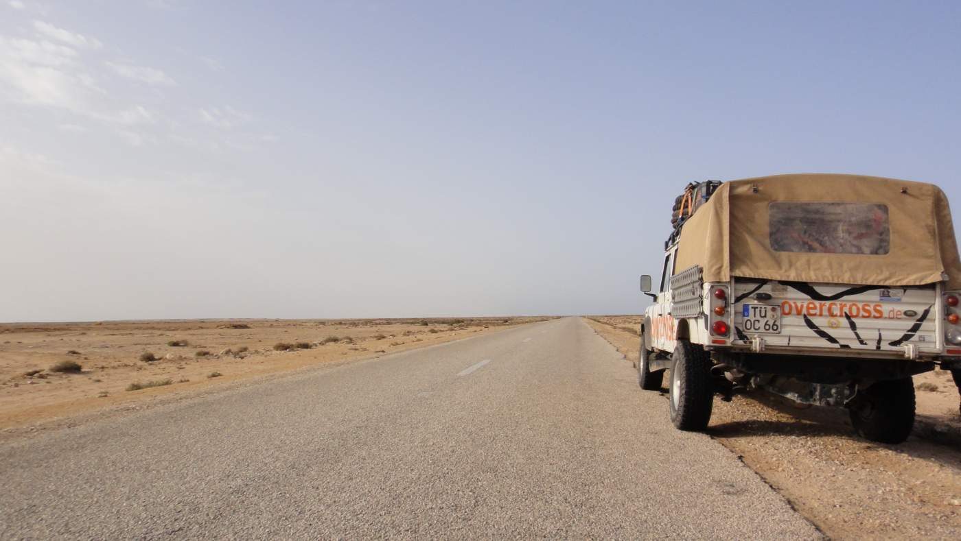 4X4 Off-Road Reise Geländewagen Tour Expedition Paris Dakar Marokko Spanien Senegal Mauretanien Wüste Sahara Sand Gelände Off-Roader Overcross Defender Zebra Landy Dicker Land Rover Off Road urlaub sonne sand meer 