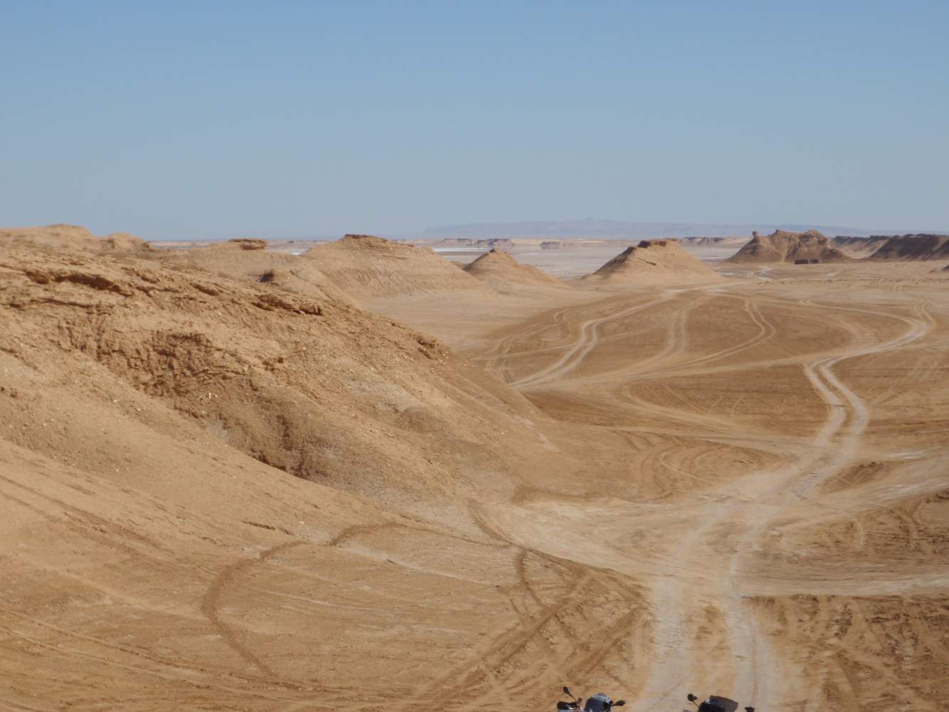 staubige pisten auf der off-roud tour paris dakar mit overcross