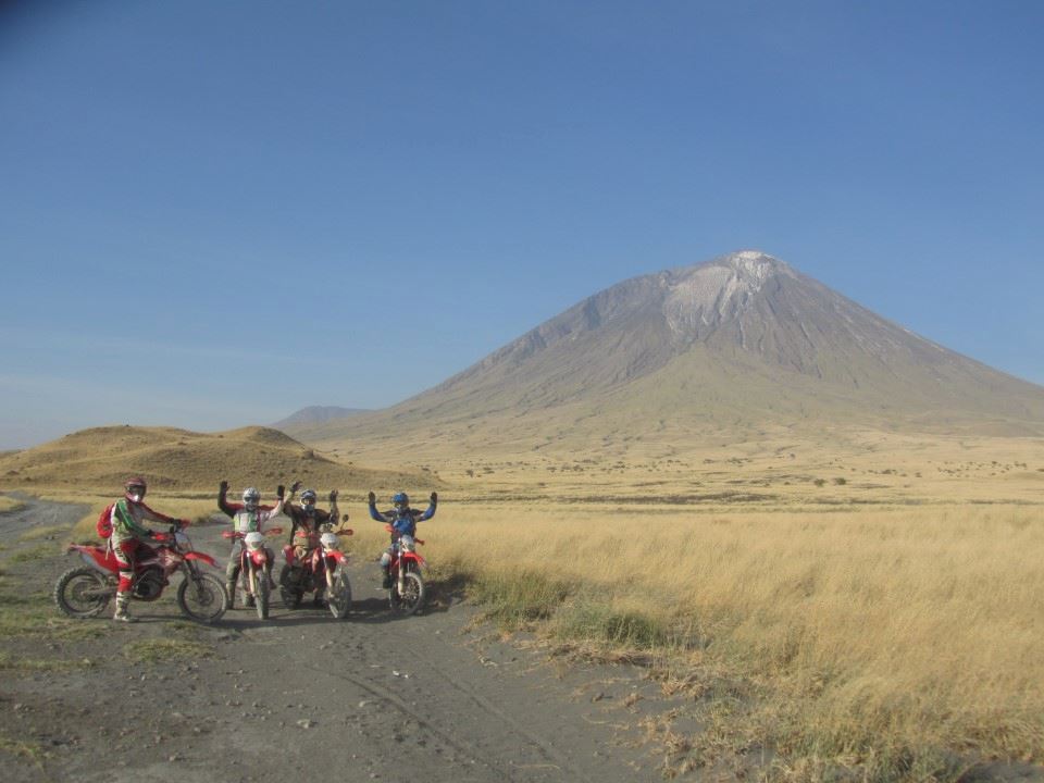 Motorrad Steppe Tansania Abenteuer Reise