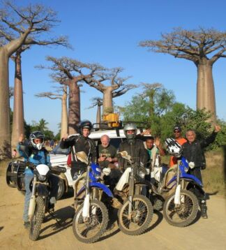 mit der Enduro- Mietmaschine in Madagaskar dem Land der Baobab