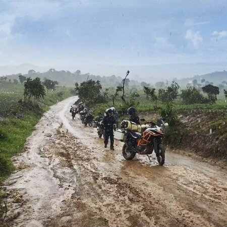 Trans- África: Expedição de Moto pelo Equador