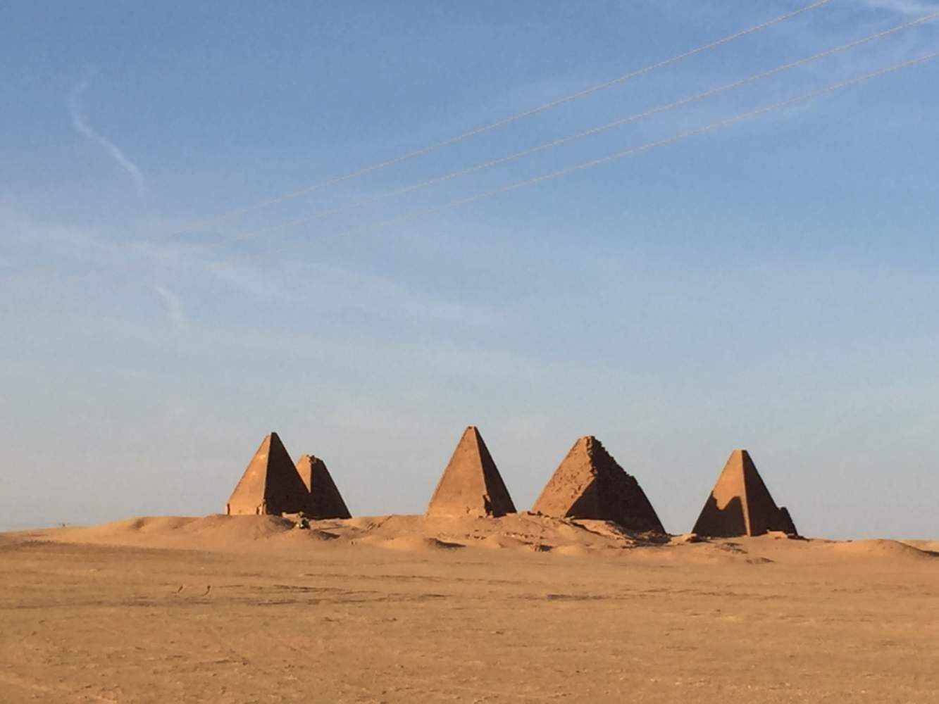 Während unserer Motorradreise besichtigen wir die nubischen Pyramiden im Sudan