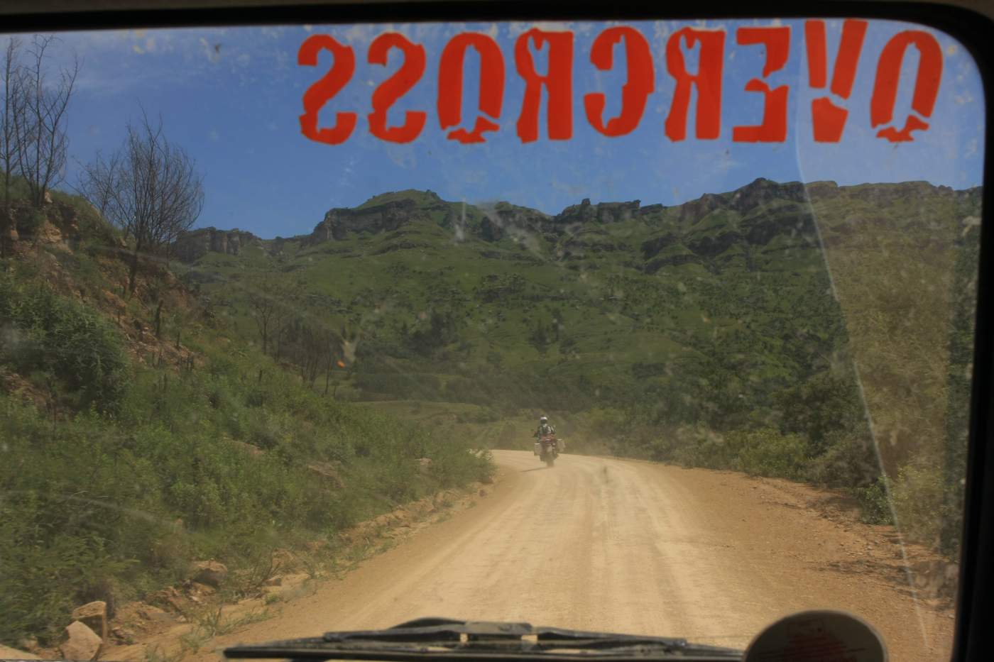 die letzten Kilometer der enduro motorradreise nach afrika aus dem support defender